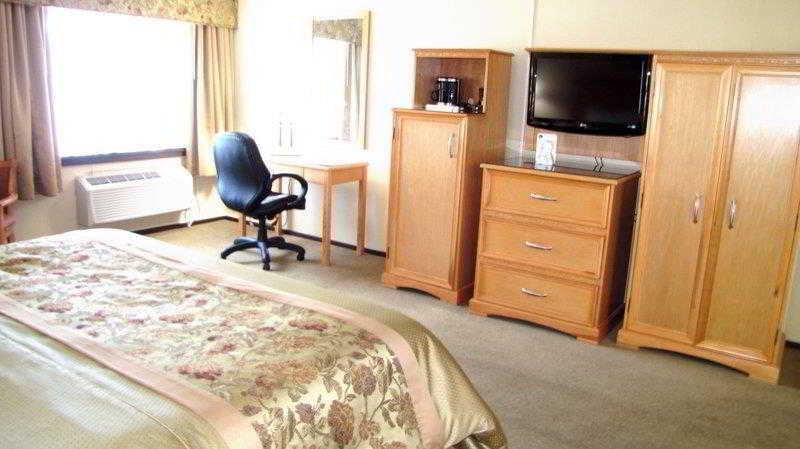 Econo Lodge 4
