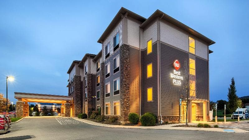 Best Western Plus University Park Inn & Suites photo 1