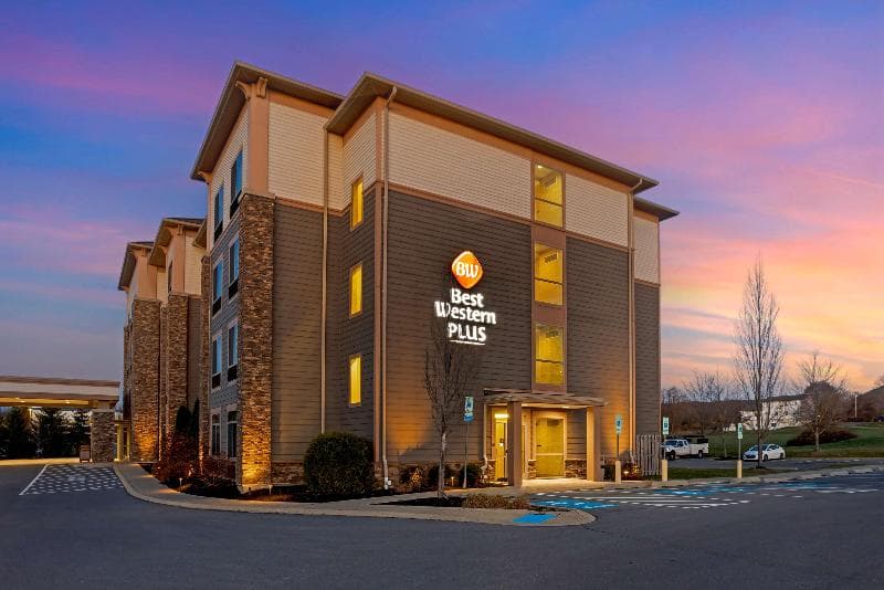 Best Western Plus University Park Inn & Suites 4