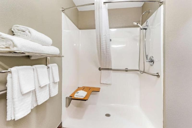 Best Western Airport Inn & Suites 5