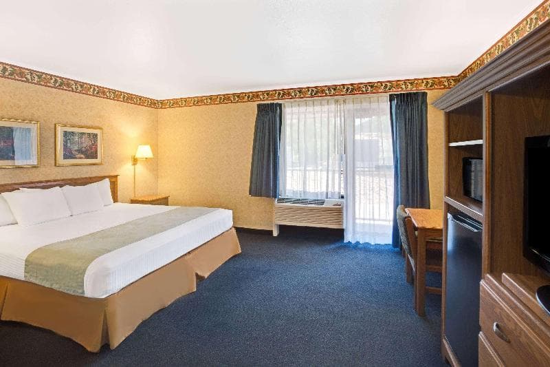 Travelodge by Wyndham Rapid City 3