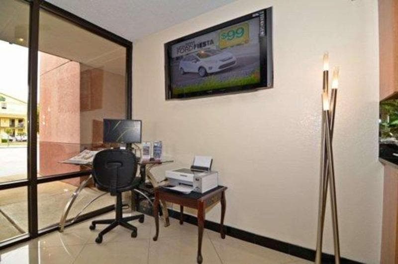 Econo Lodge Inn & Suites Memphis photo 1