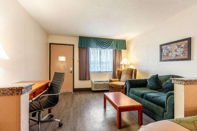 Econo Lodge Inn & Suites Memphis 3