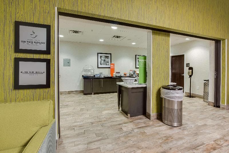 Hampton Inn White House 3