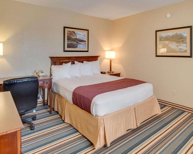 Days Inn by Wyndham Gatesville 2