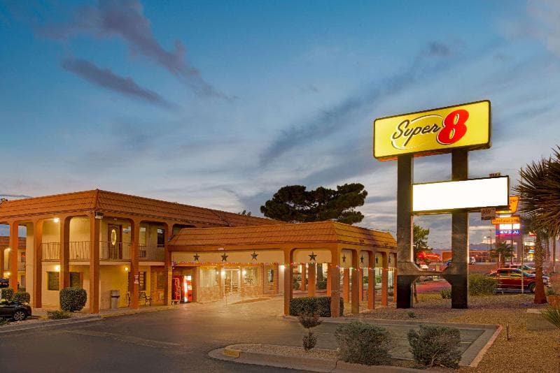 Super 8 by Wyndham El Paso Airport photo 1