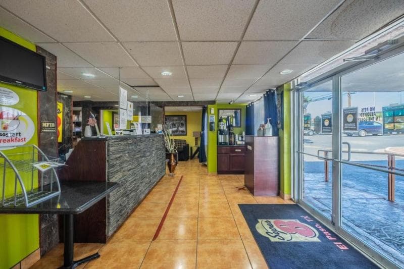 Super 8 by Wyndham El Paso Airport 3