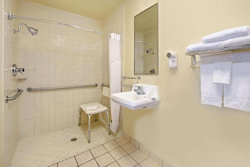 Super 8 by Wyndham El Paso Airport 5