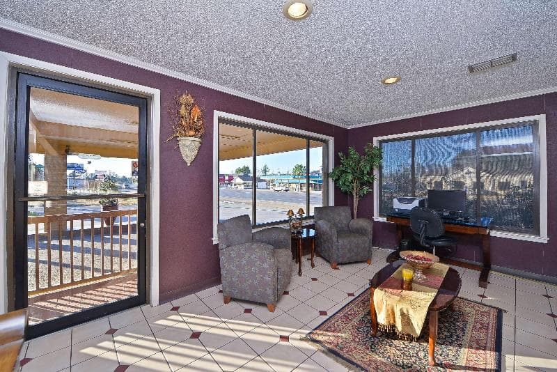 Americas Best Value Inn 4
