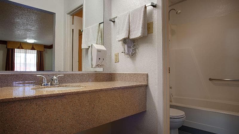 Best Western Decatur Inn 4