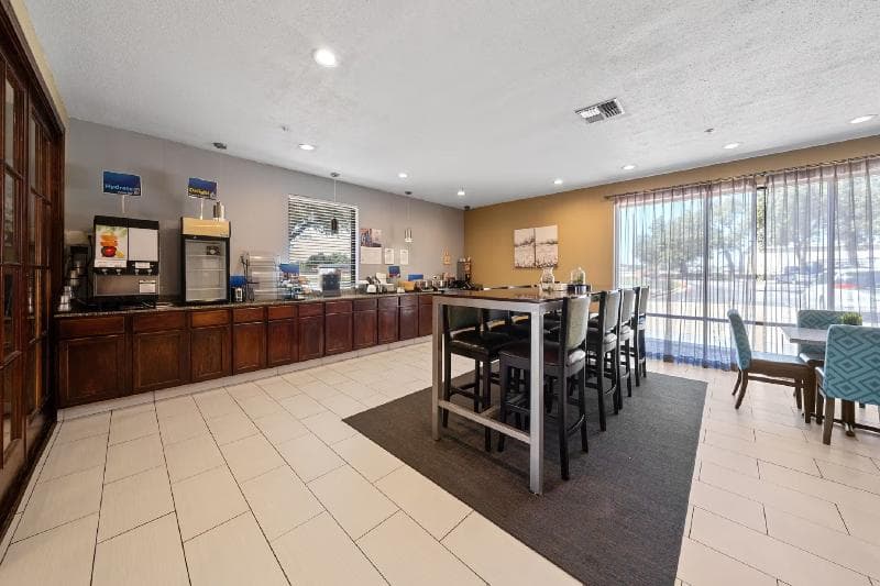 Days Inn By Wyndham Round Rock main