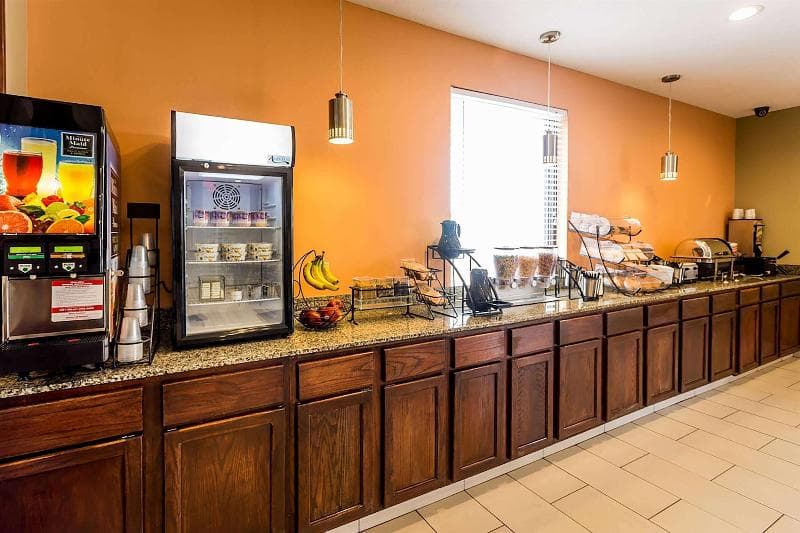 Days Inn By Wyndham Round Rock 4