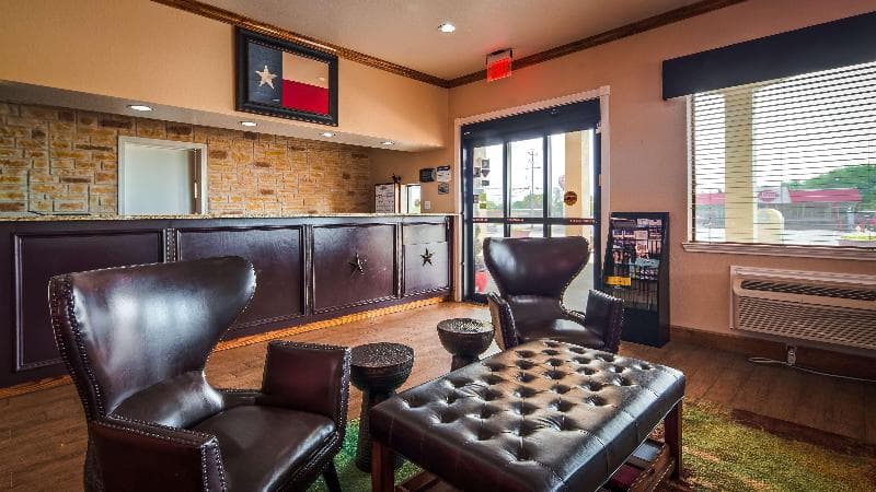 SureStay Hotel by Best Western Floresville 4