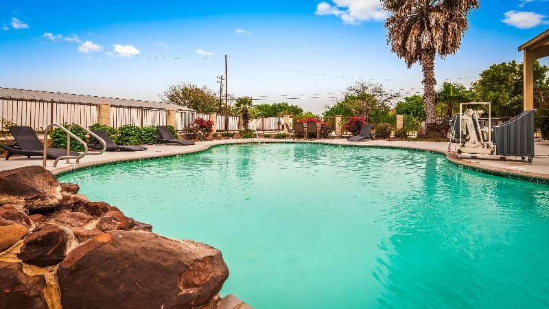 SureStay Hotel by Best Western Floresville 5