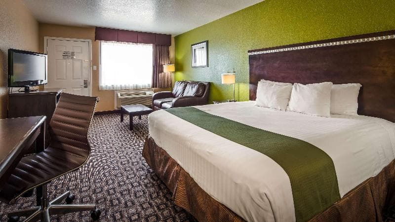 SureStay Hotel by Best Western Floresville 3