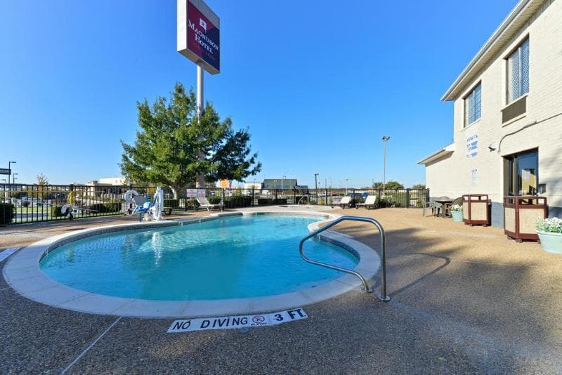 Quality Inn & Suites 4