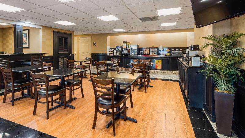 Best Western Plus Northwest Inn & Suites 3