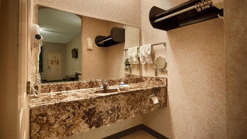 SureStay Hotel by Best Western Mission 4