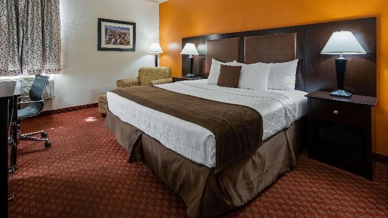 Best Western Plus Lubbock Windsor Inn 4