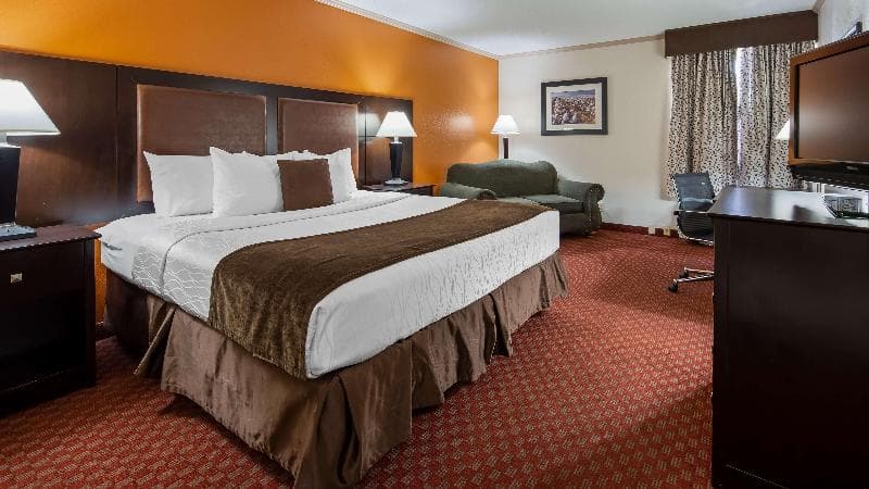 Best Western Plus Lubbock Windsor Inn 5