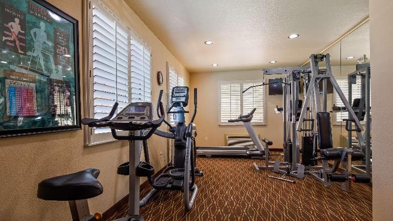 Best Western Plus Crown Colony Inn & Suites 2