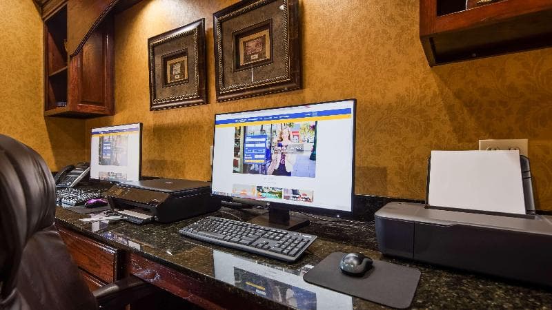 Best Western Plus Crown Colony Inn & Suites 5