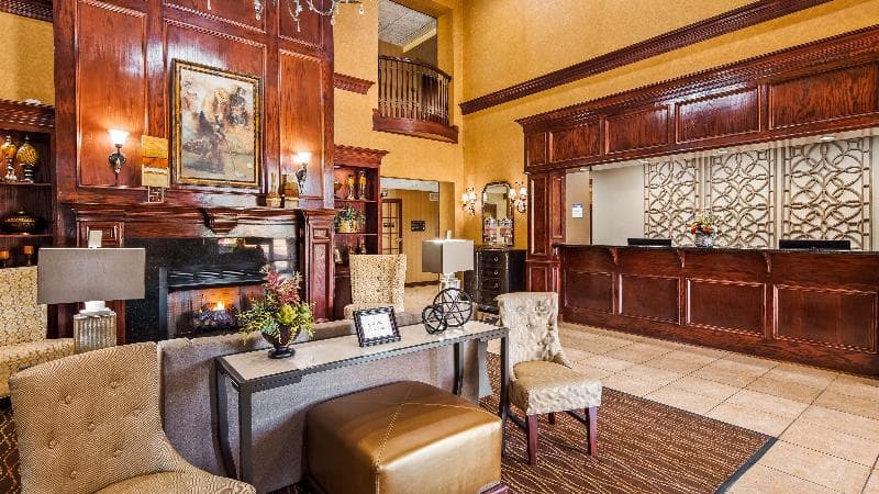 Best Western Plus Crown Colony Inn & Suites 4