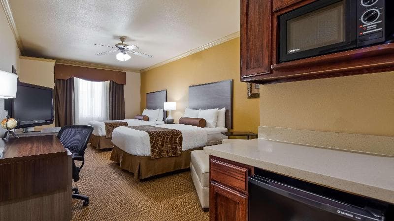 Best Western Plus Crown Colony Inn & Suites 3
