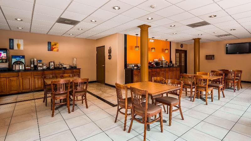 Best Western Plus The Woodlands 3