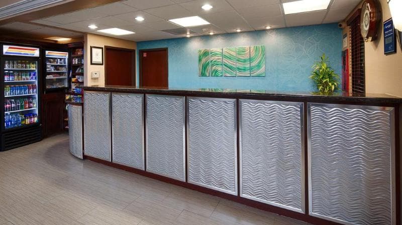 Days Inn & Suites by Wyndham Sam Houston Tollway 5