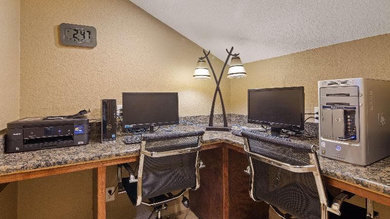 Best Western Plus Victoria Inn & Suites photo 1