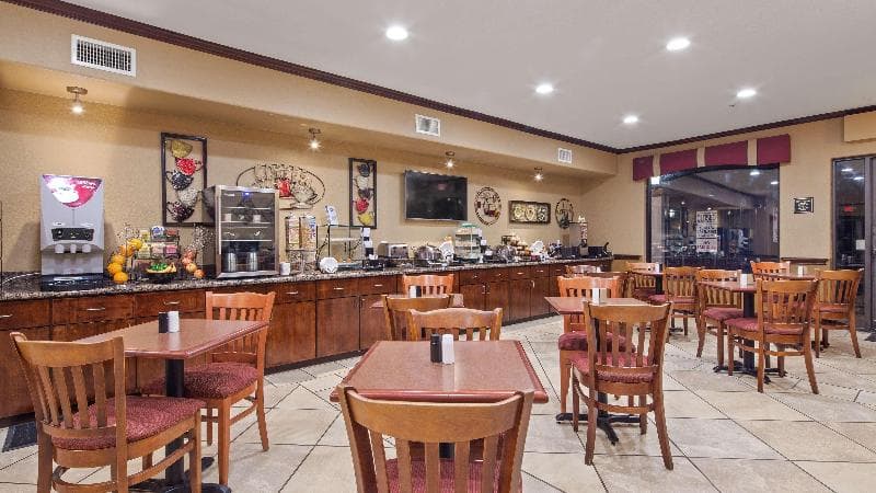 Best Western Plus Victoria Inn & Suites 3