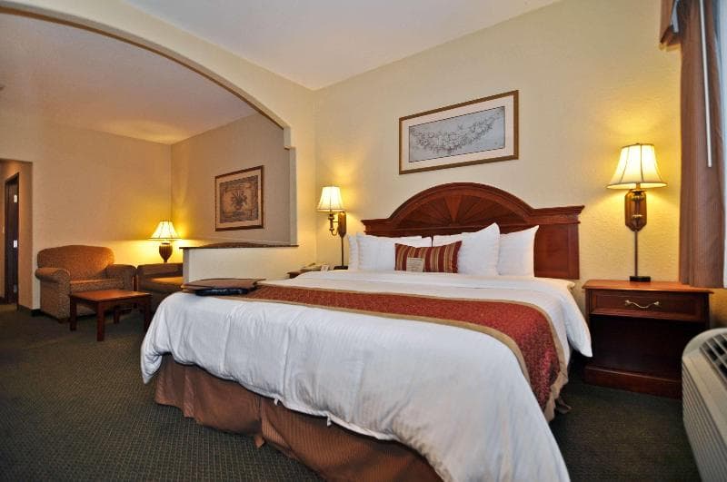 Best Western Plus Victoria Inn & Suites 5