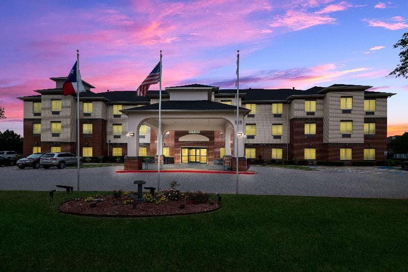 Best Western Plus Lake Dallas Inn & Suites photo 1