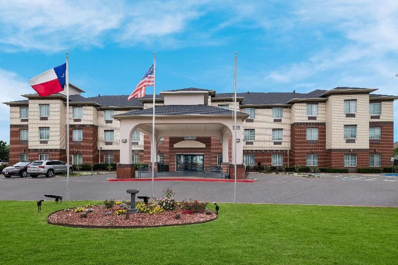 Best Western Plus Lake Dallas Inn & Suites 2
