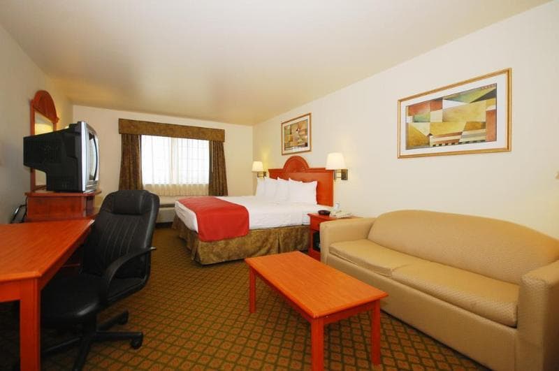 Best Western Henrietta Inn & Suites 4