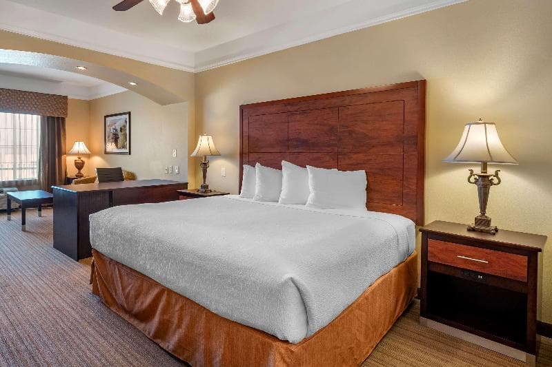 Best Western Plus Monica Royale Inn & Suites 5