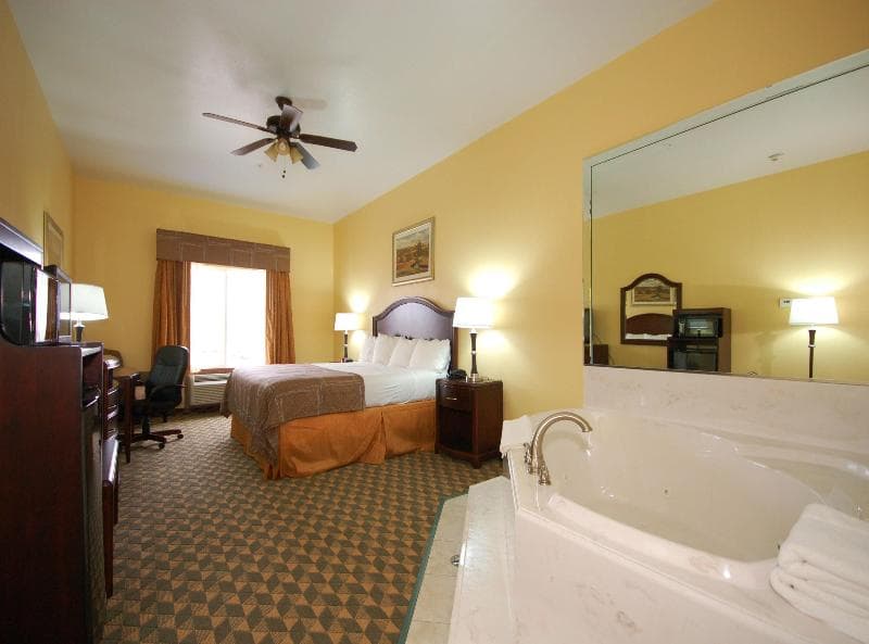 Best Western Plus Manvel Inn & Suites 3