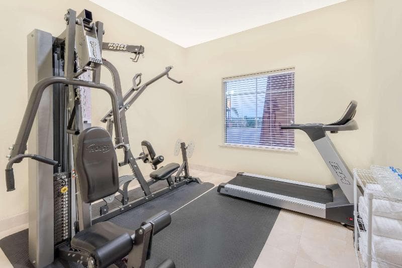 Super 8 by Wyndham Hidalgo/McAllen Area photo 1