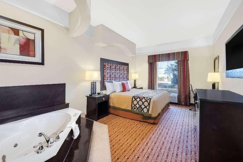 Super 8 by Wyndham Hidalgo/McAllen Area 2