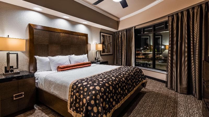 Best Western Premier Crown Chase Inn & Suites 5