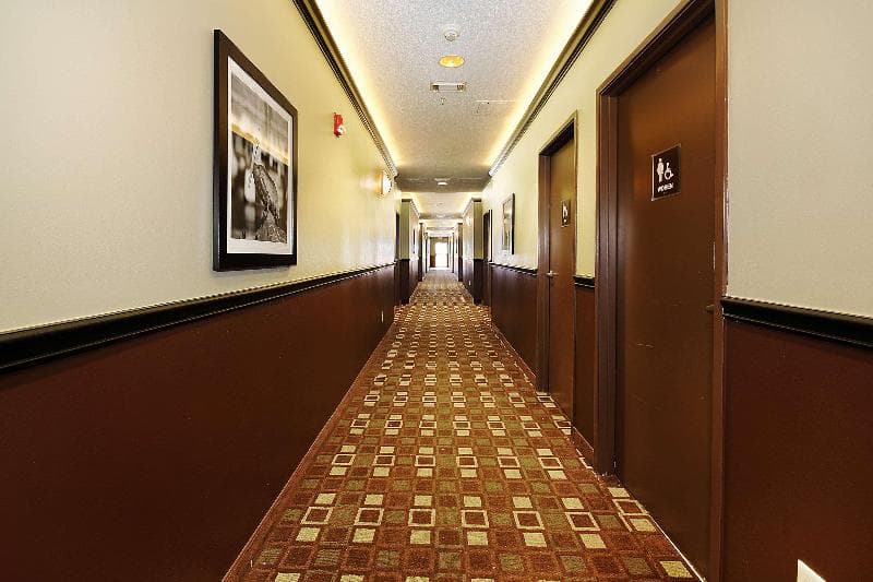Best Western Plus Seawall Inn & Suites by the Beach 2