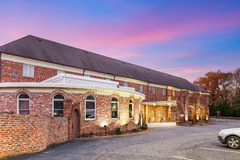 Best Western Plus Governor's Inn 3