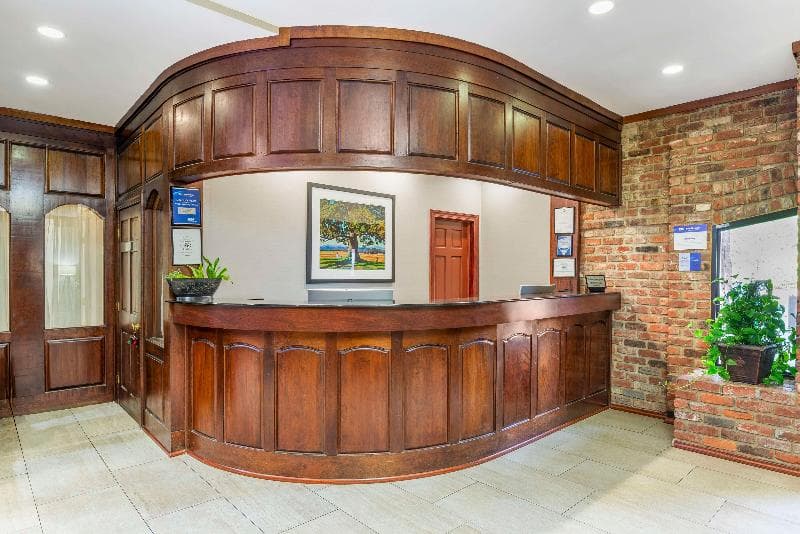 Best Western Plus Governor's Inn 4