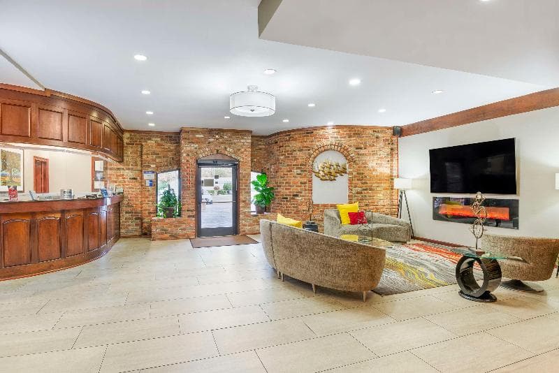 Best Western Plus Governor's Inn 5