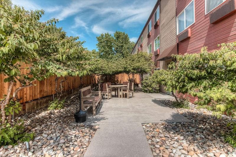 Best Western Plus Yakima Hotel 2