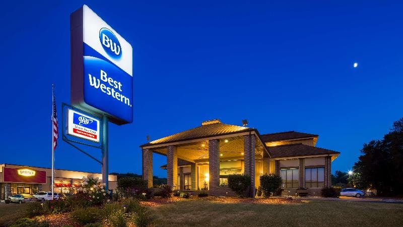 Best Western Ambassador Inn & Suites 2