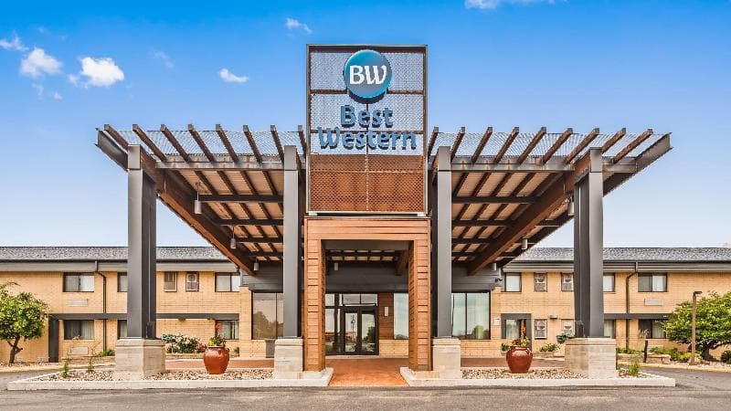 Best Western West Towne Suites 4