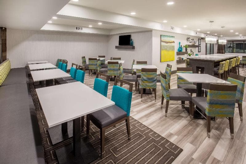 Hampton Inn Monterey 5
