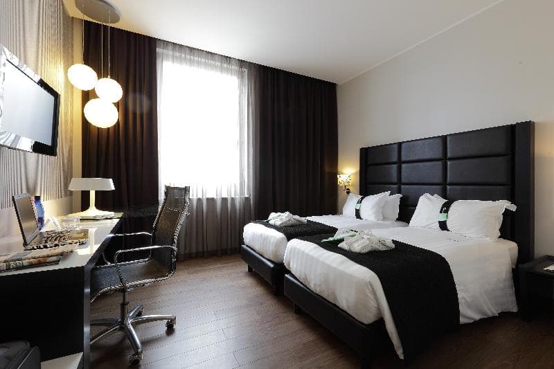 Holiday Inn Genoa City 4